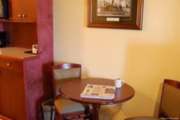 Days Inn & Suites Whitecourt